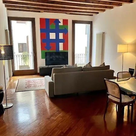 Il Portico. Charm Apartment, Downtown. Daire Vicenza