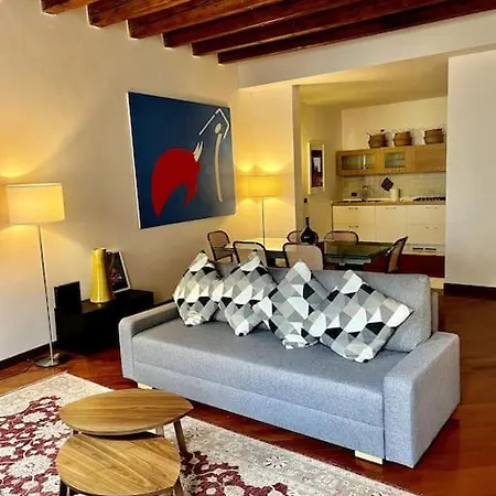 Il Portico. Charm Apartment, Downtown. Daire Vicenza